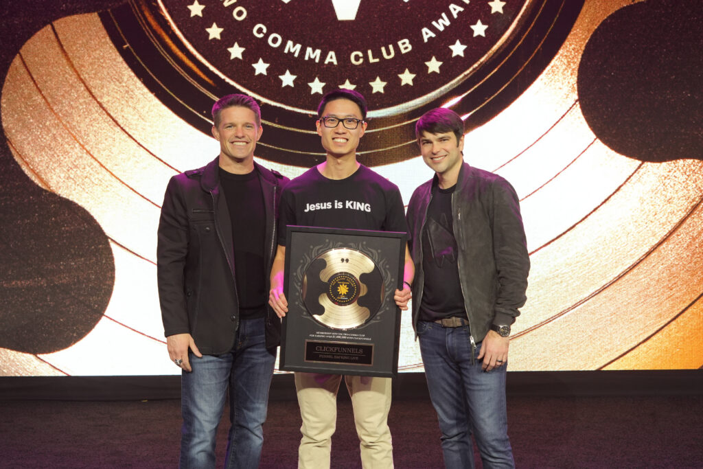 Newton-Receiving-Two-Comma-Club-on-stage-with Russell Brunson (3)